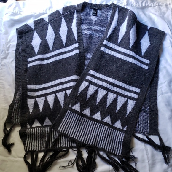 Aztec Print Poncho - Picture 2 of 3